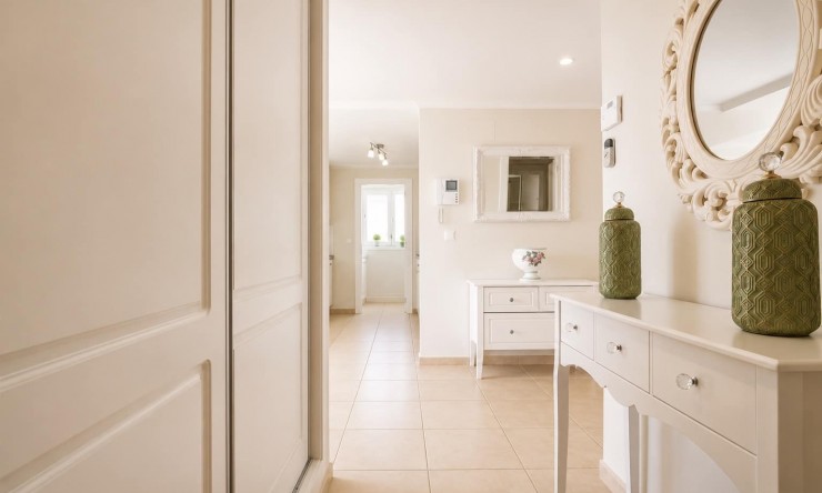 Resale - Apartment -
Altaona Golf and Country Club