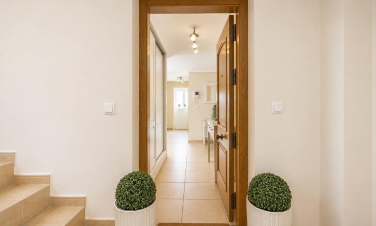 Resale - Apartment -
Altaona Golf and Country Club