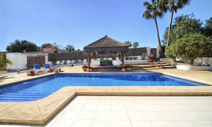 Wiederverkauf - Villa -
Jávea