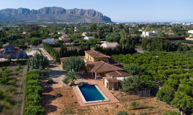 Resale - Villa -
Pedreguer