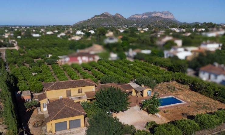 Resale - Villa -
Pedreguer