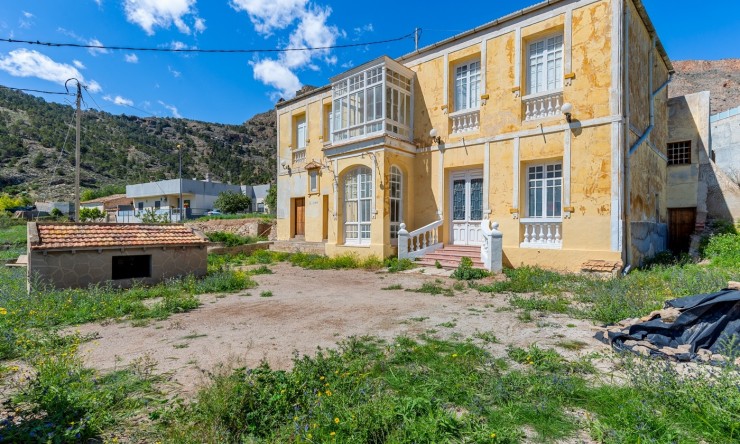 Resale - Countryhouse -
Orihuela