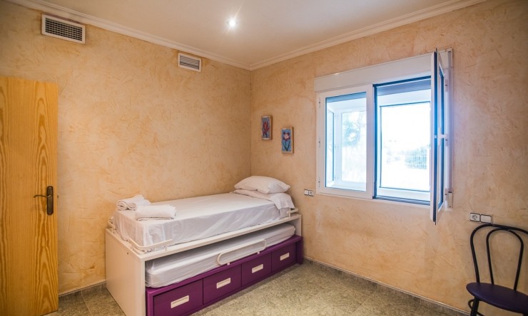 Reventa - Villa -
ORIHUELA - La Matanza