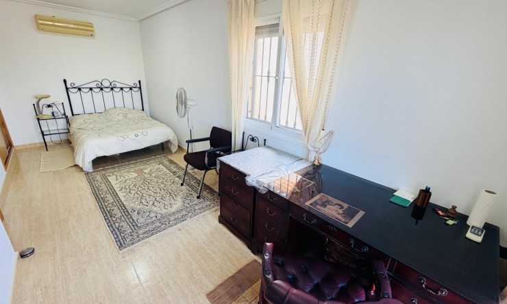 Resale - Villa -
Los Montesinos - La Herrada