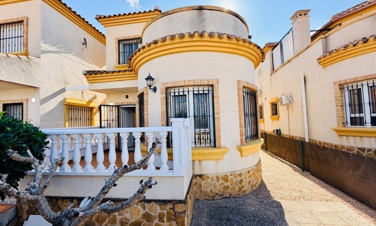 Resale - Villa -
Los Montesinos - La Herrada