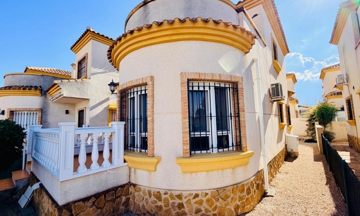 Resale - Villa -
Los Montesinos - La Herrada