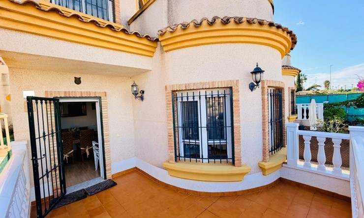 Resale - Villa -
Los Montesinos - La Herrada