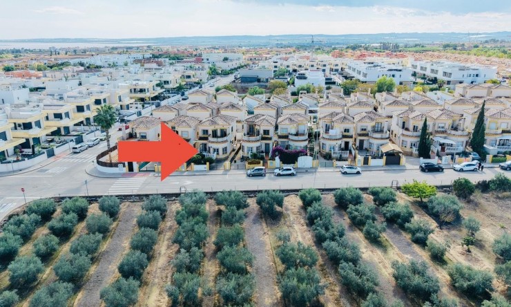 Resale - Villa -
Los Montesinos - La Herrada