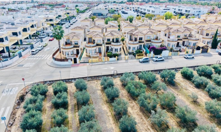 Resale - Villa -
Los Montesinos - La Herrada