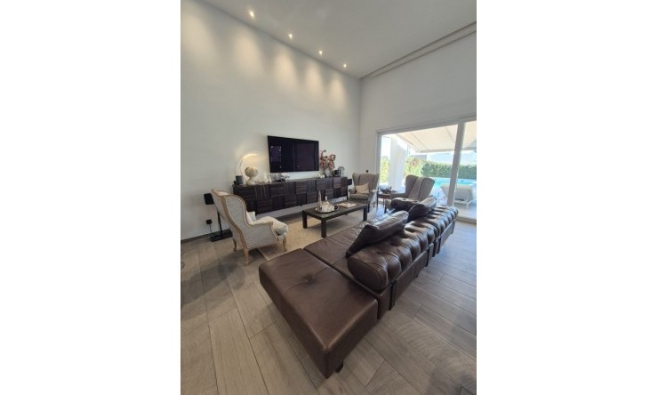 Resale - Villa -
La Finca Golf