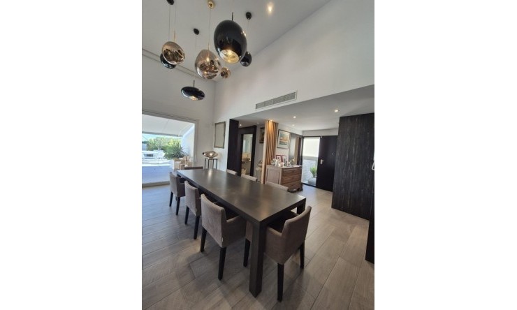 Resale - Villa -
La Finca Golf