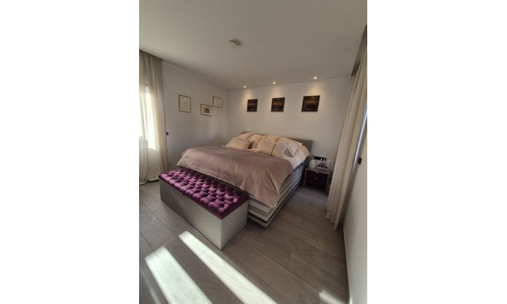 Resale - Villa -
La Finca Golf
