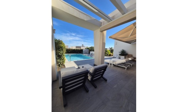Resale - Villa -
La Finca Golf