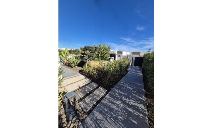 Resale - Villa -
La Finca Golf