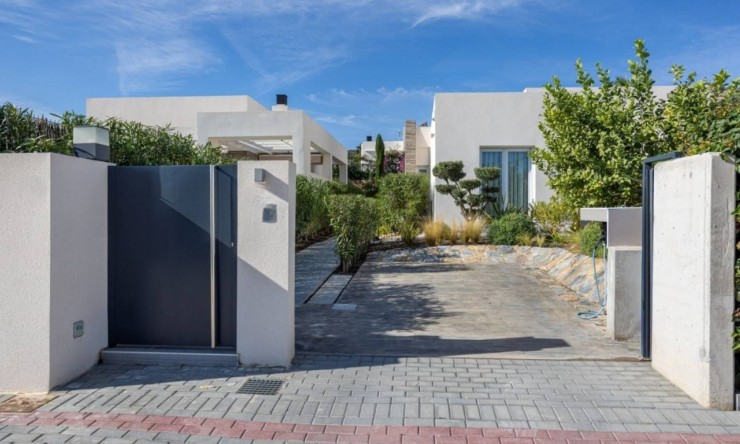 Resale - Villa -
La Finca Golf