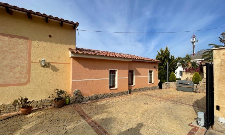 Lange Termijn Verhuur - Villa -
Alfas del Pí