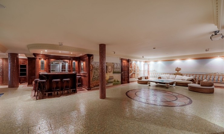 Resale - Villa -
Benalmadena