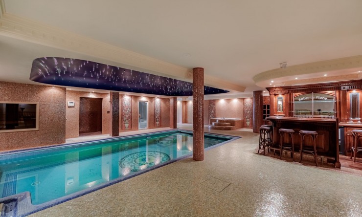 Resale - Villa -
Benalmadena