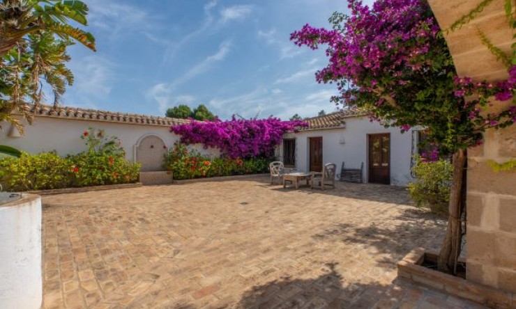 Resale - Villa -
Jávea - Tossals