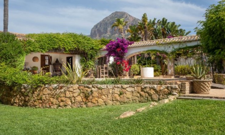 Resale - Villa -
Jávea - Tossals