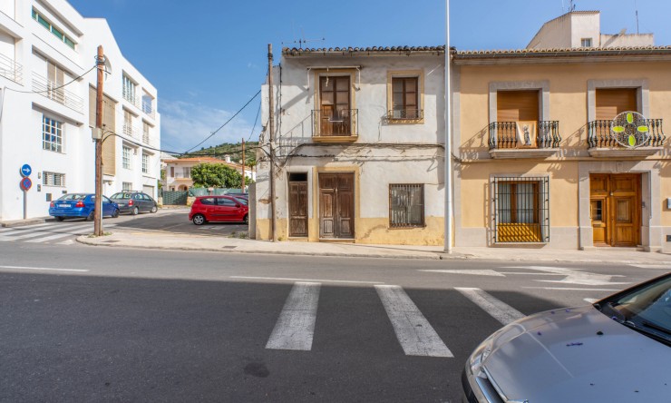 Herverkoop - Plot -
Jávea - Centre