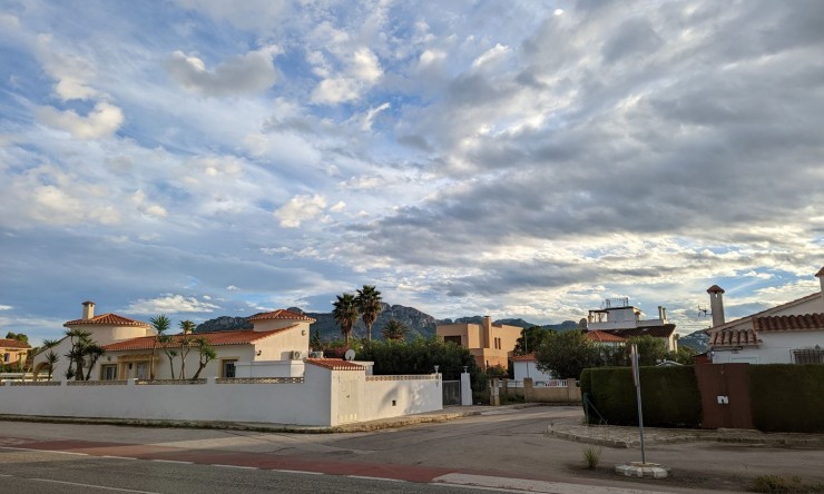 Rynek Wtórny - Działka -
Denia - Deveses