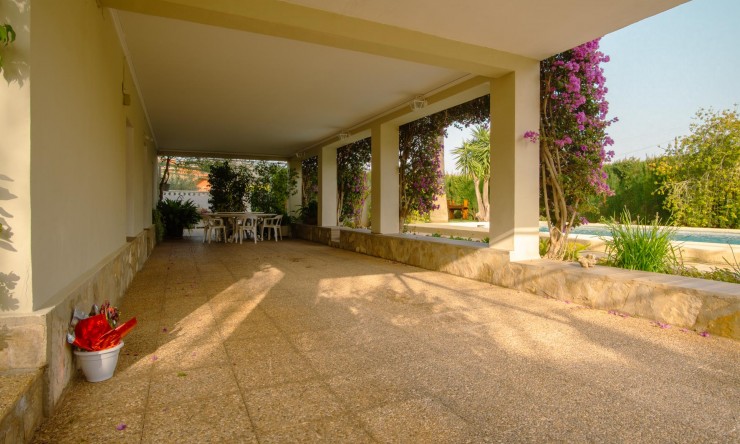 Resale - Villa -
Pedreguer - March