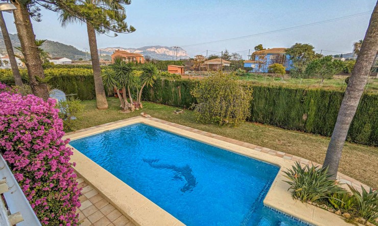 Resale - Villa -
Pedreguer - March