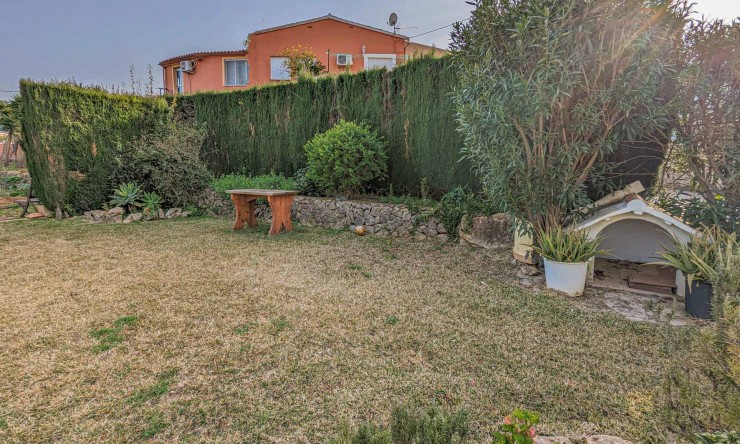 Resale - Villa -
Pedreguer - March