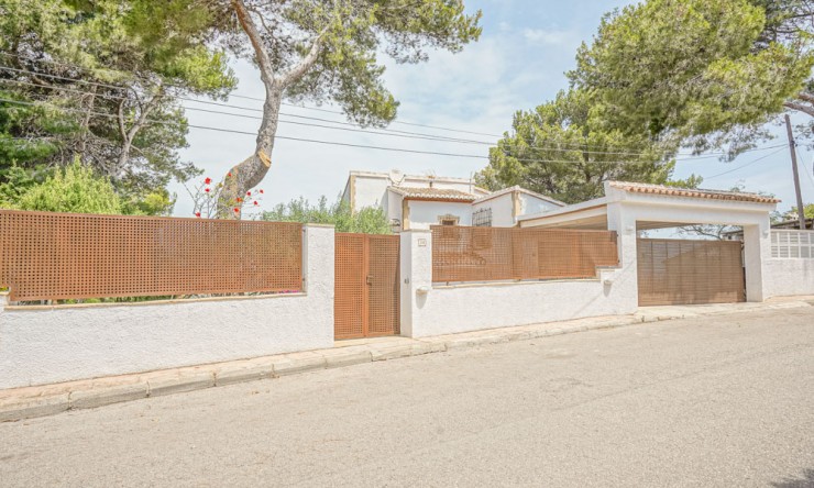 Resale - Villa -
Jávea - La Granadella