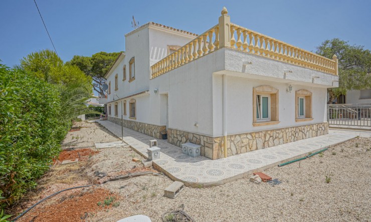 Herverkoop - Villa -
Jávea - Cala Blanca