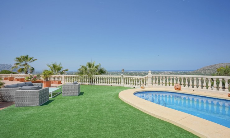 Resale - Villa -
Pedreguer - La Sella