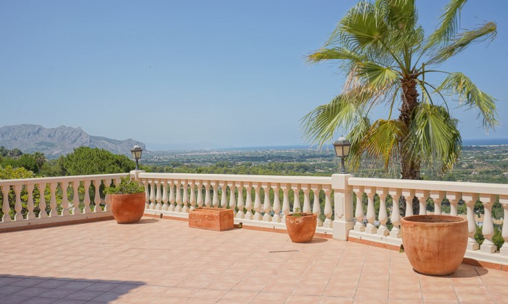 Resale - Villa -
Pedreguer - La Sella