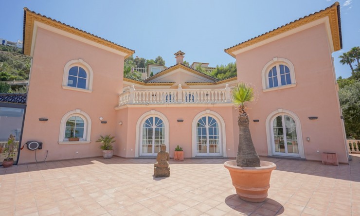 Resale - Villa -
Pedreguer - La Sella