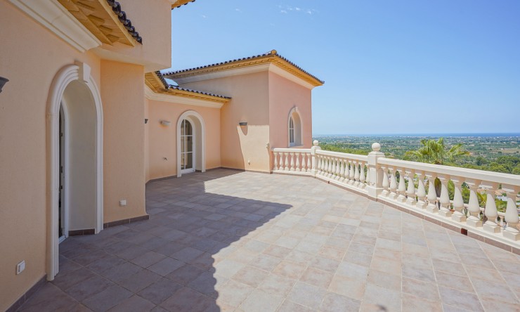 Resale - Villa -
Pedreguer - La Sella