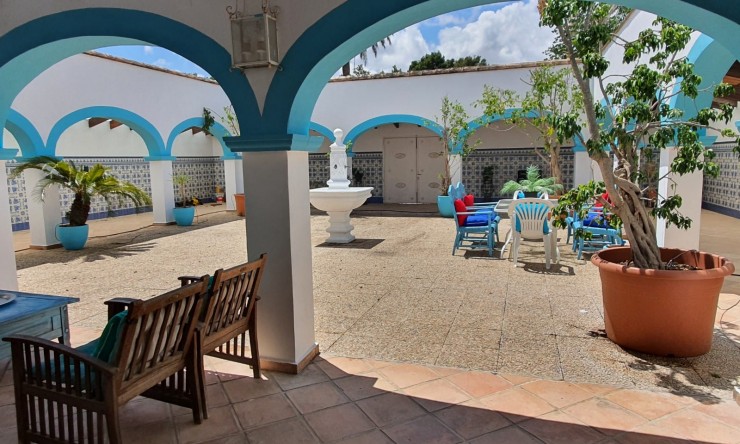 Resale - Villa -
Jávea - Tosalet