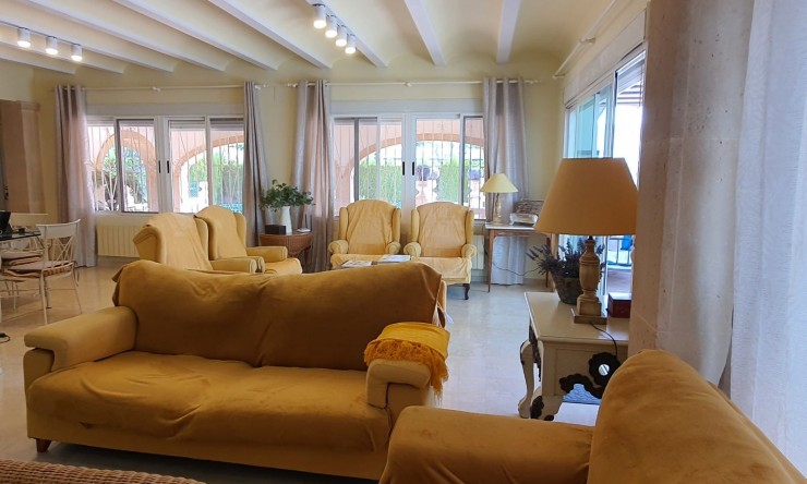 Resale - Villa -
Jávea - Tosalet