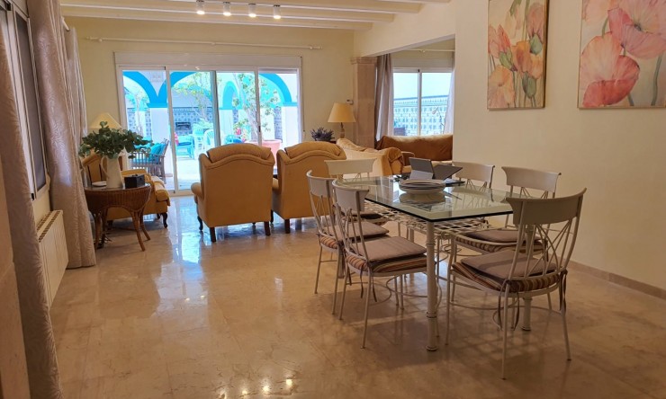 Resale - Villa -
Jávea - Tosalet