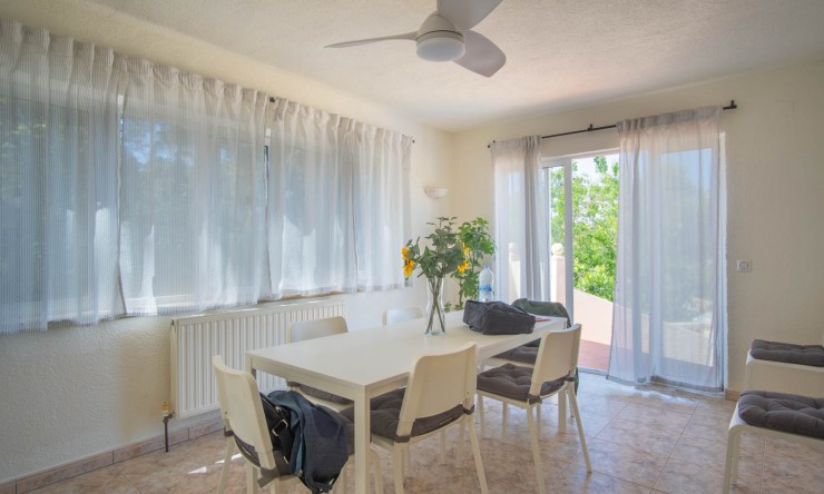 Resale - Villa -
Jávea - Rafalet