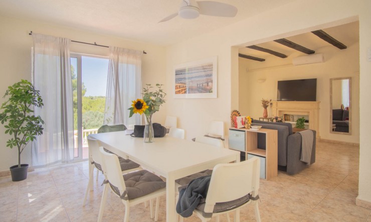 Resale - Villa -
Jávea - Rafalet