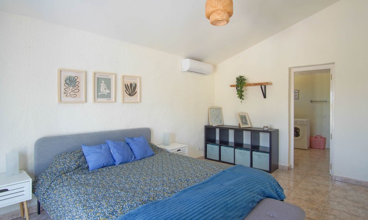 Resale - Villa -
Jávea - Rafalet