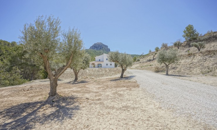 Resale - Villa -
Benissa - Partida Lleus