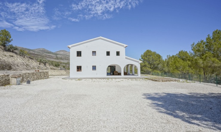 Resale - Villa -
Benissa - Partida Lleus