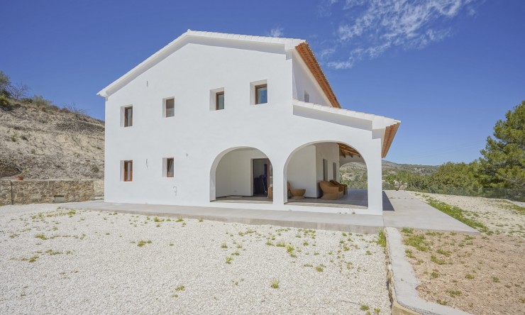 Resale - Villa -
Benissa - Partida Lleus