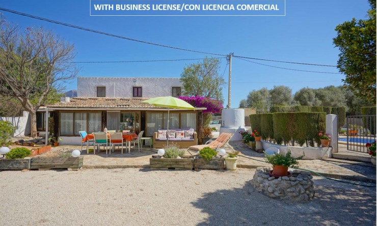 Resale - Villa -
Jávea - Tarraula