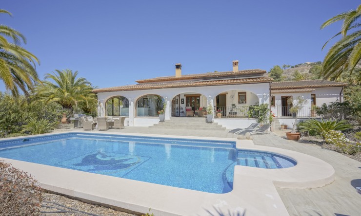 Resale - Villa -
Benissa - Partida Llenes