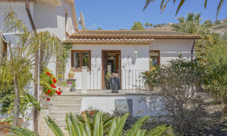 Resale - Villa -
Benissa - Partida Llenes