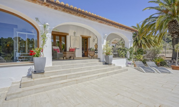 Resale - Villa -
Benissa - Partida Llenes