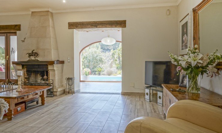 Resale - Villa -
Benissa - Partida Llenes