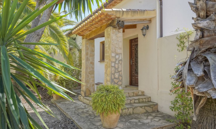 Resale - Villa -
Benissa - Partida Llenes